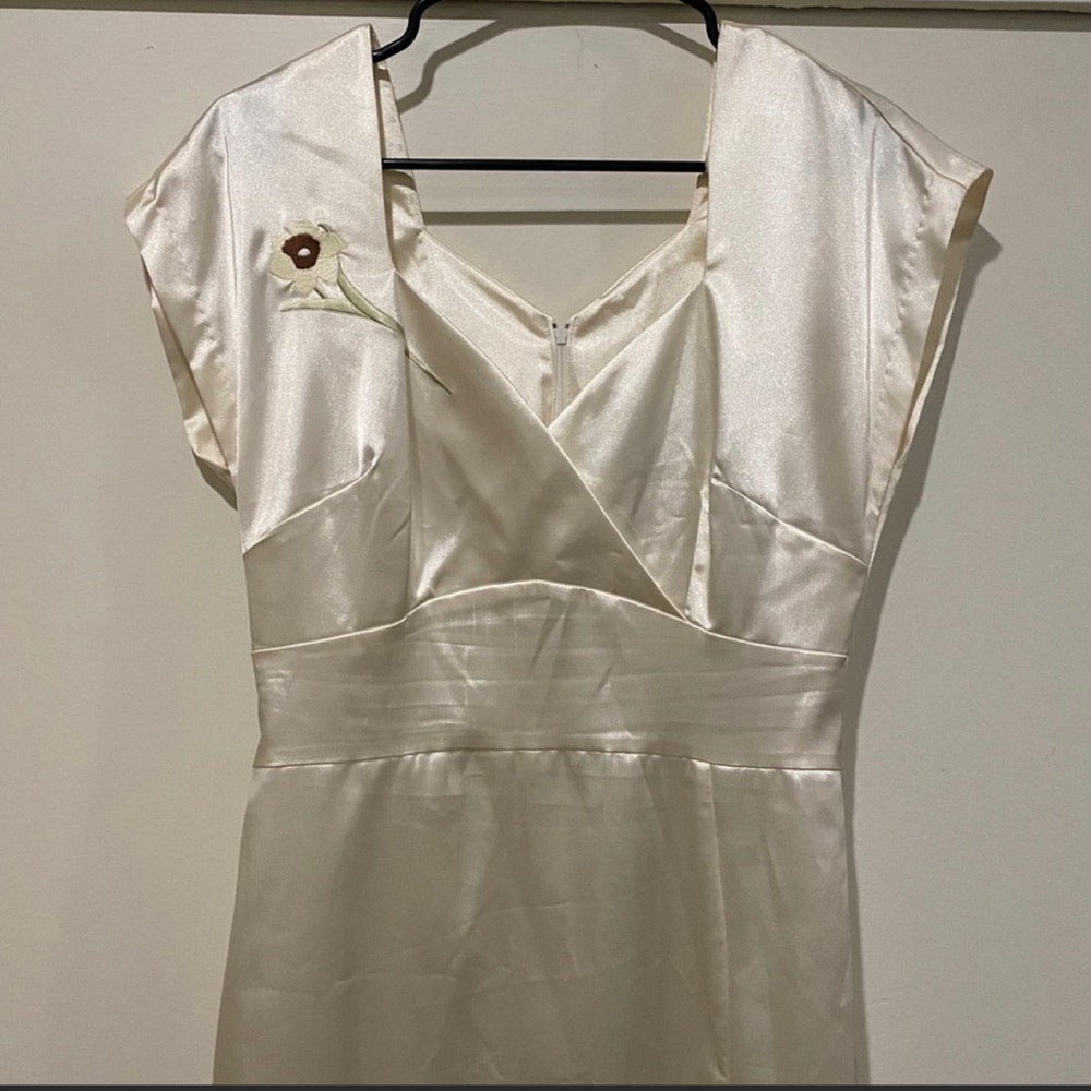 Classic Hollywood “Stop Staring!” Vintage-Inspired Crême Silk Evening Dress